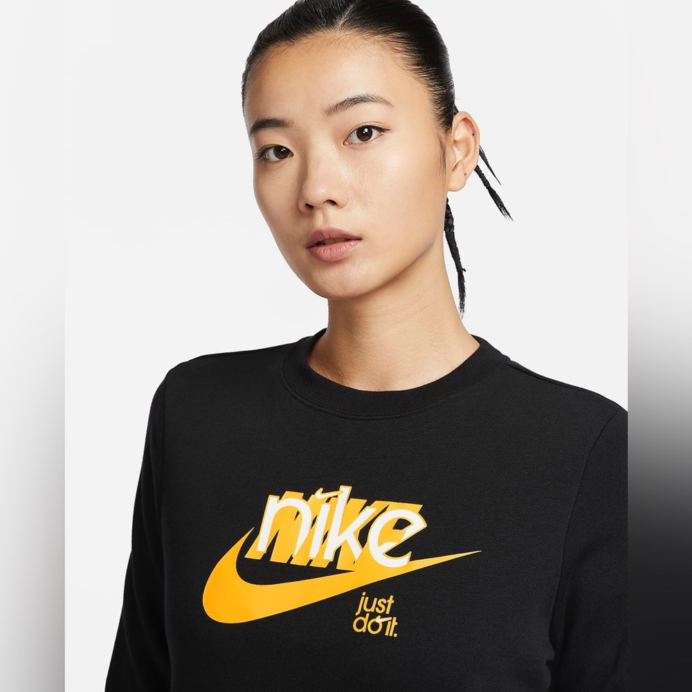 NWT Nike Women's Sportswear Club French Terry Graphic Crewneck Fleece Sweatshirt